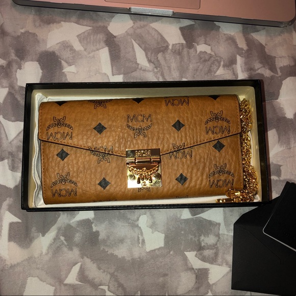 (SOLD❗️) MCM Wallet Clutch - Picture 3 of 8